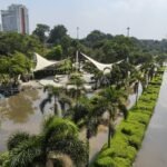लखनऊ में गोमती नदी के बढ़े जलस्तर से जलमग्न इलाका