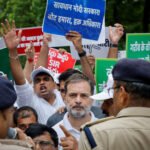 दिल्ली में चुनाव आयोग के खिलाफ विपक्षी प्रदर्शन का दृश्य