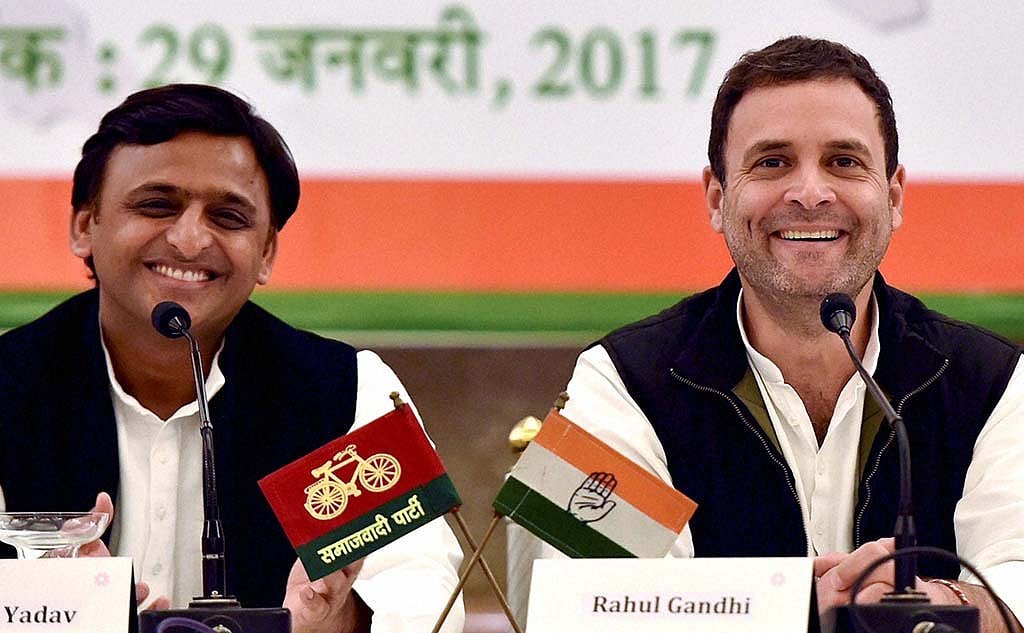 उत्तर प्रदेश की राजनीति और चुनाव आयोग के खिलाफ विपक्षी प्रदर्शन का प्रतीकात्मक दृश्य