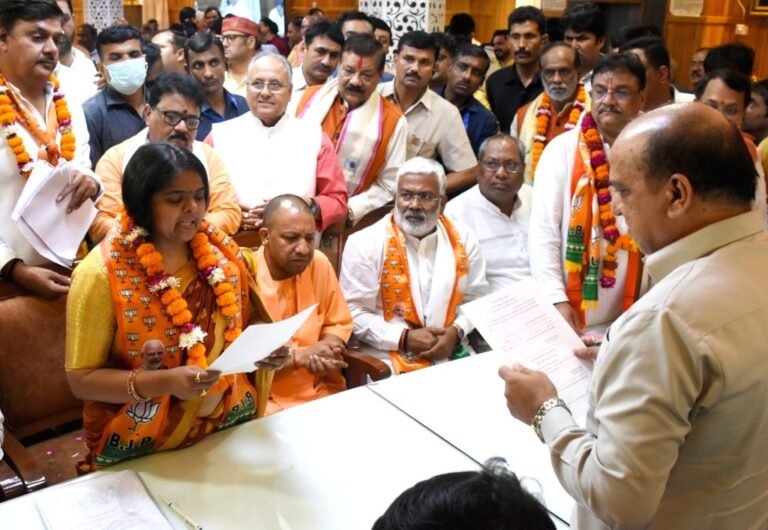 लखनऊ में राज्यसभा चुनाव के लिए नामांकन का प्रतीकात्मक दृश्य
